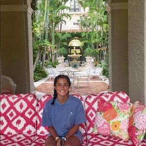 Meet your Posher, Mia